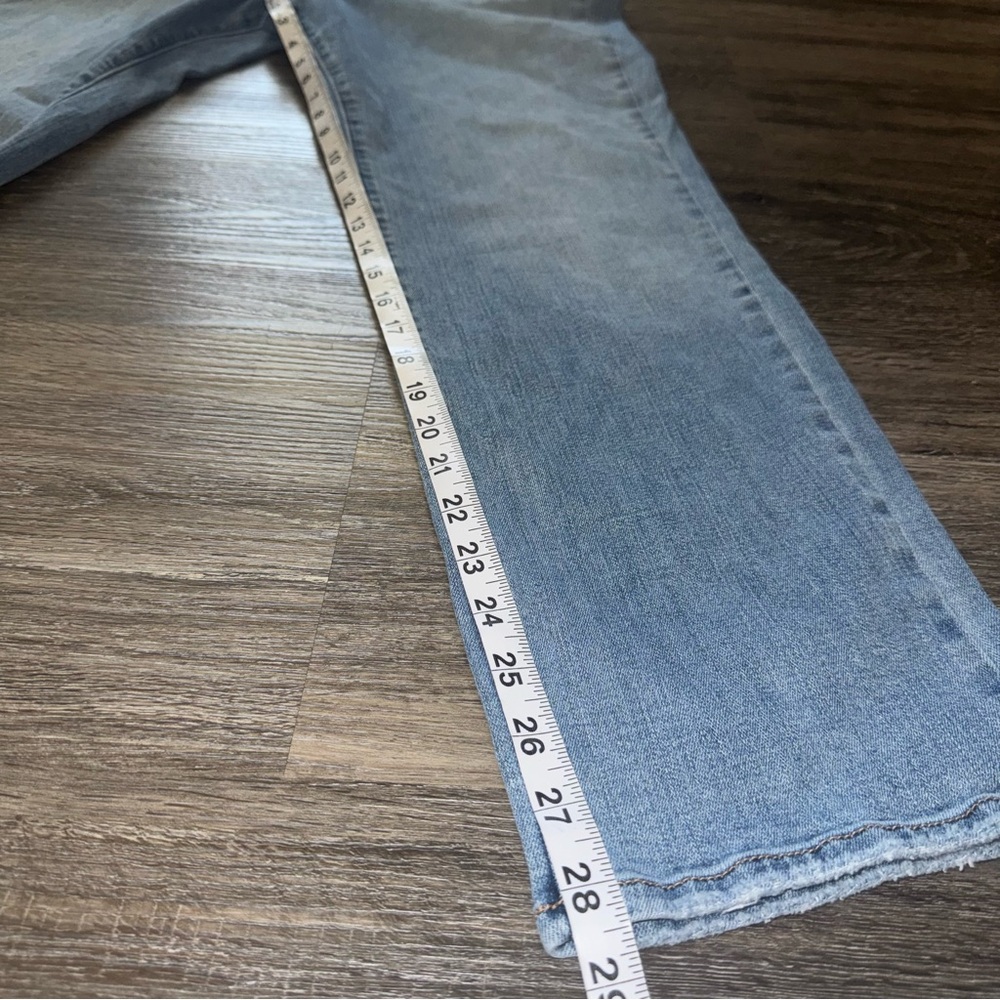 Silver Jeans Isbister Ankle Straight Distressed Light Blue Size 16W/L29 Womens - Picture 9 of 10